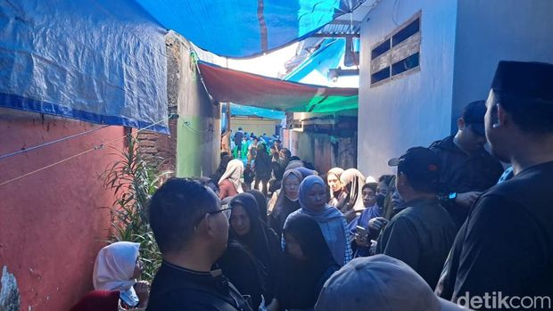 Suasana rumah duka di Jalan Balang Baru II, Kelurahan Balang Baru, Kecamatan Tamalate, Makassar, Sabtu (30/8/2025).