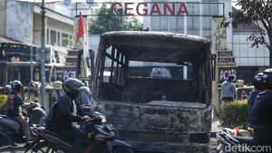 Markas Gegana di Kramat Raya Porak-Poranda, Dua Bus Hangus Terbakar