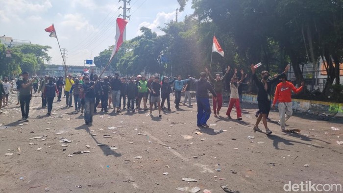 Massa bergerak menuju Mako Brimob (Taufiq Syarifudin/detikcom)