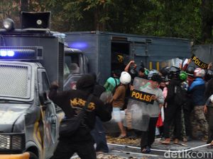 132 Pendemo Ditahan Polda Bali, Tim Medis Turut Diintimidasi