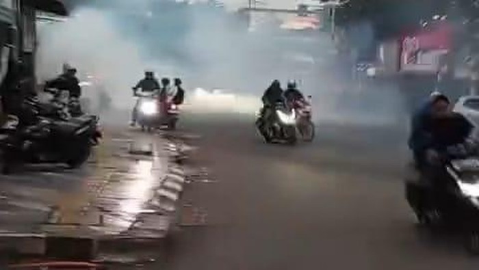 Massa sempat memanas di depan Mako Brimob Kelapa Dua