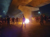 Massa Turut Robohkan Tiang Kamera ETLE di Depan Gedung DPRD Makassar