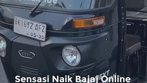 Video: Menjajal Naik Bajaj Online di Medan