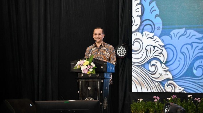 Menteri Transmigrasi M. Iftitah Sulaiman Suryanagara