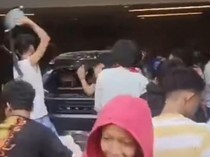 Warga Rusak Rumah Ahmad Sahroni, Kulkas hingga Kepala Iron Man Dijarah