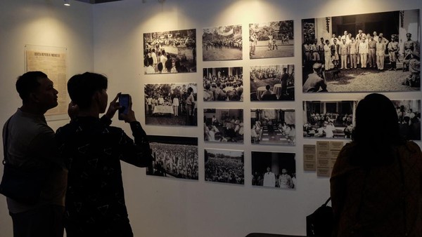 Napak Tilas Kemerdekaan Lewat Pameran Arsip dan Foto 1945 di Solo