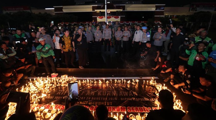 Komunitas ojol di Surabaya gelar aksi damai di Mapolda Jatim