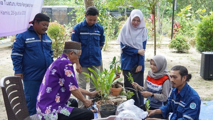 Pelatihan budidaya anggrek di Pangkalpinang.