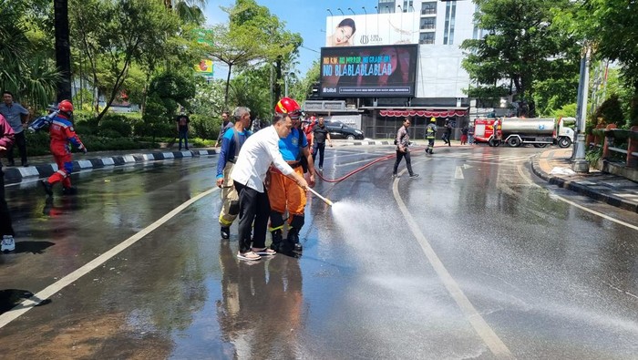 2 Pengendara Jatuh di Jalan Pemuda Imbas Sisa Kericuhan Demo 29 Agustus