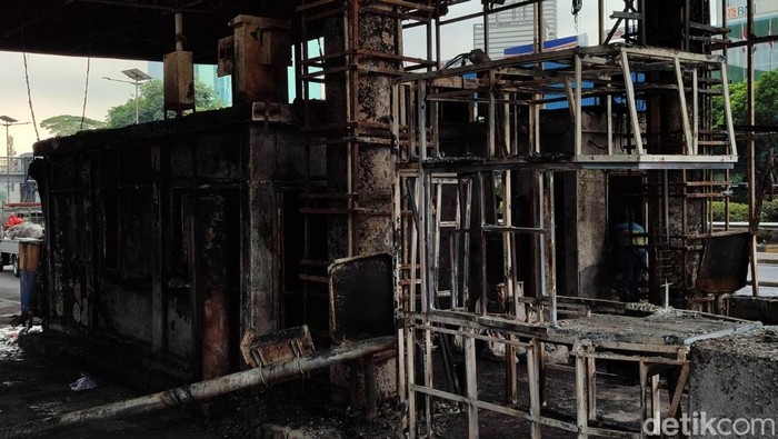 Penampakan 7 Gerbang Tol Dalam Kota Rusak Parah Dibakar Massa Jasa Marga melaporkan sejumlah kerusakan yang terdampak imbas demo 29 Agustus 2025. Ia mencatat ada 7 gerbang tol yang terbakar dan sejumlah fasilitas pelayanan di jalan tol rusak, Sabtu (30/8/2025).