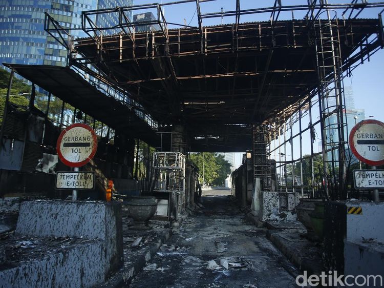 Penampakan Gerbang Tol Kuningan 1 Hangus Sisa Rangka Usai Demo Ricuh