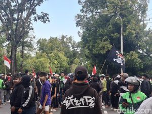 Massa Mulai Bergerak ke DPRD Bali