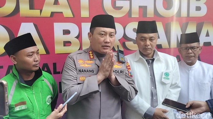 Pengurus MUI Kota Malang (kanan), Kapolresta dan perwakilan ojol usai salat ghaib