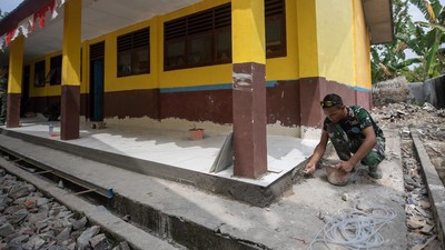 Peserta SGS 2025 Perbaiki SD Negeri 2 Peracak OKU Timur