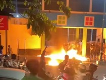 Detik-detik Pos Polisi Waru Dibakar Massa, Puluhan Polisi Terkepung Api