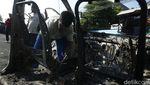 Rangka Mobil Gosong Berserakan di Jalan Matraman Raya