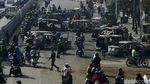 Rangka Mobil Gosong Berserakan di Jalan Matraman Raya