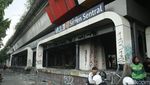 Potret Halte Senen dan Polda Metro Rusak Parah