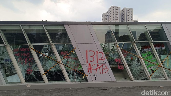 Potret kerusakan Stasiun MRT Istora Mandiri imbas kericuhan (Rizky Adha Mahendra/detikcom)