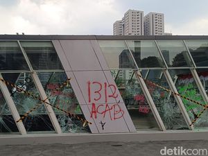 Potret Kerusakan Stasiun MRT Istora Mandiri Imbas Kericuhan