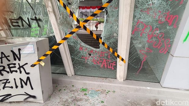 Potret kerusakan Stasiun MRT Istora Mandiri imbas kericuhan (Rizky Adha Mahendra/detikcom)