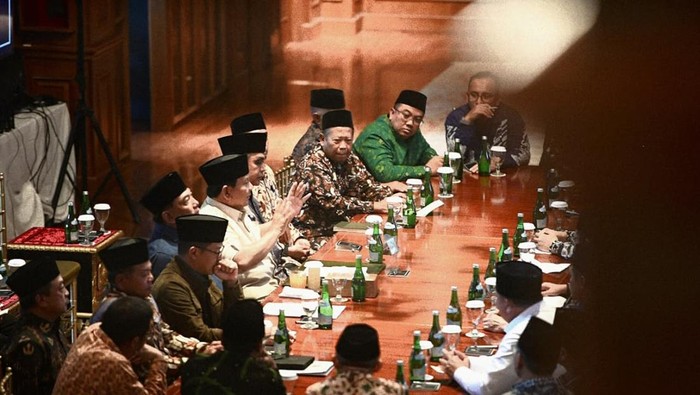 Prabowo memanggil sejumlah ormas Islam ke Hambalang, Bogor.