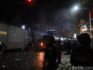 Kericuhan Berlanjut di Bali, Polisi Kucing-Kucingan dengan Pendemo