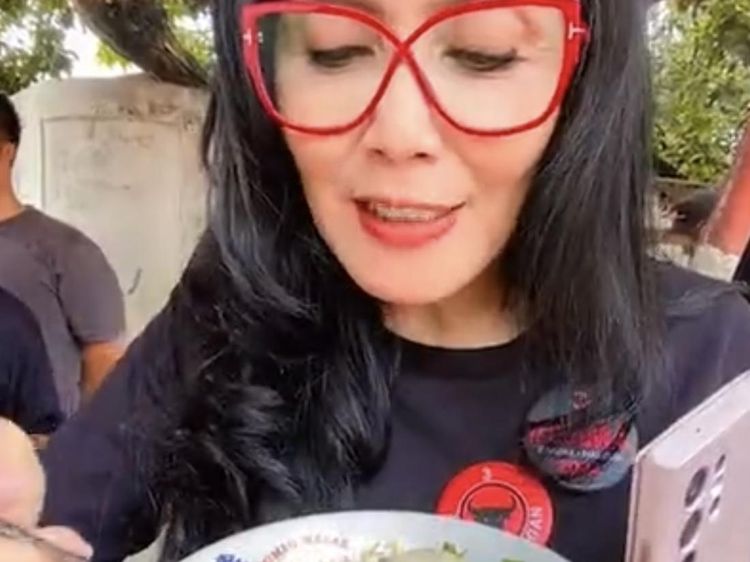 Rieke Diah Pitaloka Suka Kulineran, Makan Bakso dan Pecel Lele