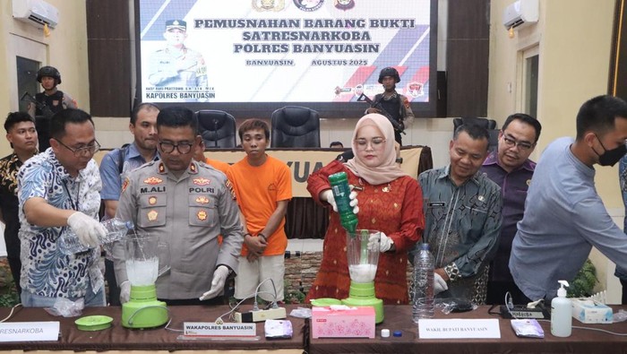 Saat proses pemusnahan barang bukti di Mapolres Banyuasin