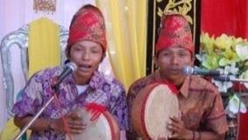 Sakeco, tradisi lisan masyarakat Sumbawa. (Dok. Ditjen Kebudayaan Kemendikbud)