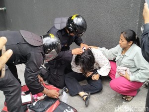 Aksi Demo Ricuh di NTB, Belasan Orang Terluka-30 Pingsan