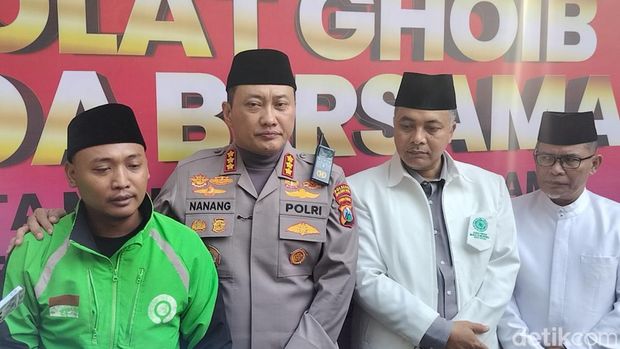 Salat ghaib Polresta Malang Kota bersama ojol
