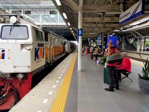 KAI Terapkan Pemberhentian Luar Biasa di Stasiun Jatinegara
