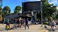 Videotron di Dago Cikapayang juga turut dibakar massa.