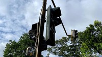 Traffic Light (TL) di Persimpangan Sulanjana-Dago dirusak dan panel CPU nya raib.