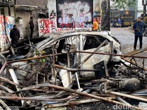 Potret Pilu Bandung yang Acak-acakan Usai Kerusuhan Massa