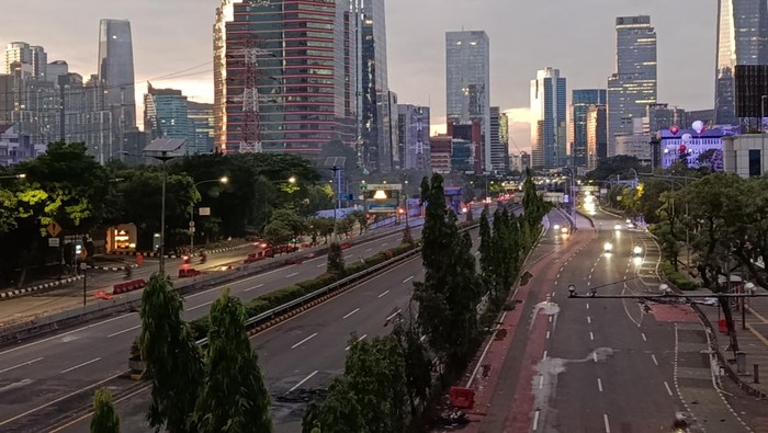 Situasi lalin Jalan Gatot Subroto Sabtu (30/8/2025) pagi