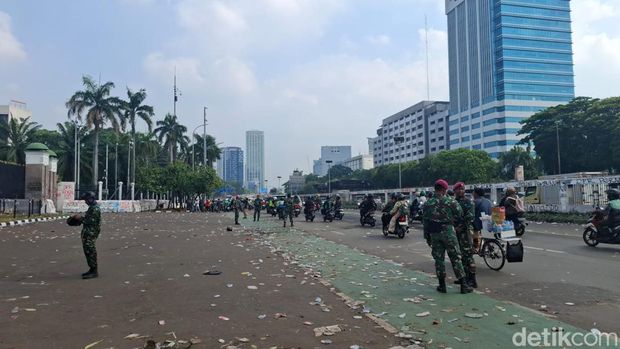 Suasana di depan Gedung DPR, Jalan Gatot Subroto, Jaksel, Sabtu (30/8) pagi.