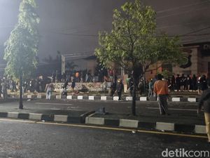 Suasana Terkini Demo di Polda DIY, Sejumlah Massa Masih Bertahan