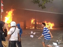 Kantor Setda Kota Pekalongan Dibakar Massa, Asap Hitam Membubung