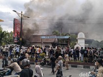 Gedung DPRD NTB Dibakar Massa, Tamu Hotel Dekat Lokasi Was-Was