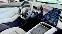 Dilengkapi dengan layar tengah mengambang berukuran 15,6 inci yang dapat diputar 15 derajat ke kiri dan kanan, serta 10 derajat ke atas dan bawah. Monitor ini didukung oleh panel instrumen LCD berukuran 8,8 inci dan head-up display augmented reality seluas 87 inci. Foto: Dok. Xpeng