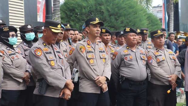 Aksi damai bela Affan Kurniawan di Polres Dumai berlangsung tertib dan diwarnai tabur bunga, Sabtu (30/8/2025).