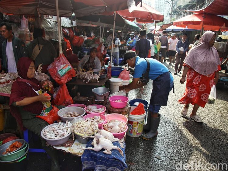 Aktivitas Pasar Sembako Kebayoran Berjalan Normal