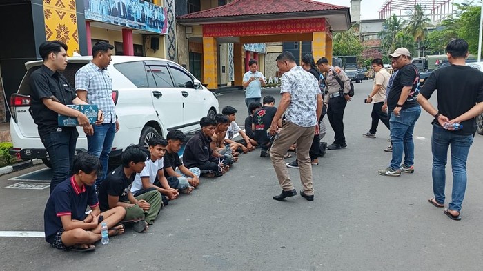 Belasan remaja diamankan diduga terlibat kerusuhan di Palembang.