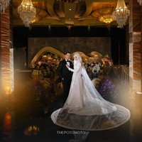 Hari bahagia Clara dan Lxa semakin hangat dengan kehadiran Kino, anak dari pernikahan Clara sebelumnya. Foto: dok. Instagram @thepotomoto