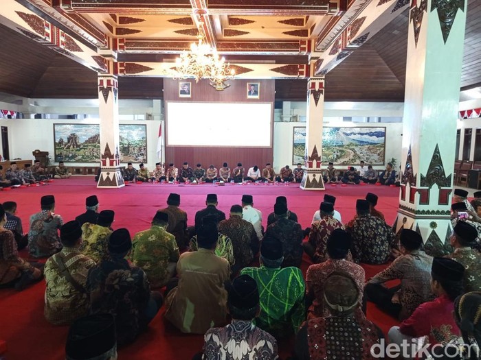 Doa bersama di Pendopo drh Soepardi kompleks Setda Kabupaten Magelang, Minggu (31/8/2025).