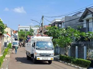Video: Dua Truk Putih Angkut Sisa Barang Sri Mulyani Pasca-Penjarahan