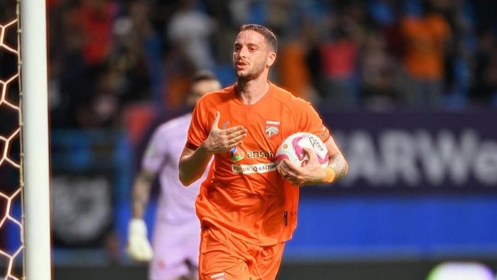 Felipe Cadenazzi selebrasi usai mencetak gol bersama Borneo FC. (Instagram Feli Cadenazzi)