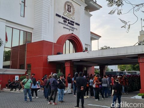 Gedung DPRD di Surabaya penjagaan diperketat